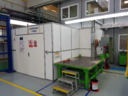 Buňka pro laserové navařování forem