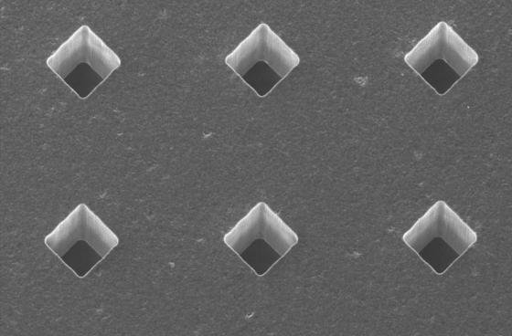 Mikrovrtání kovu laserem