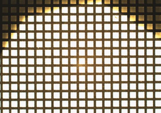 Mikrovrtání polymeru laserem