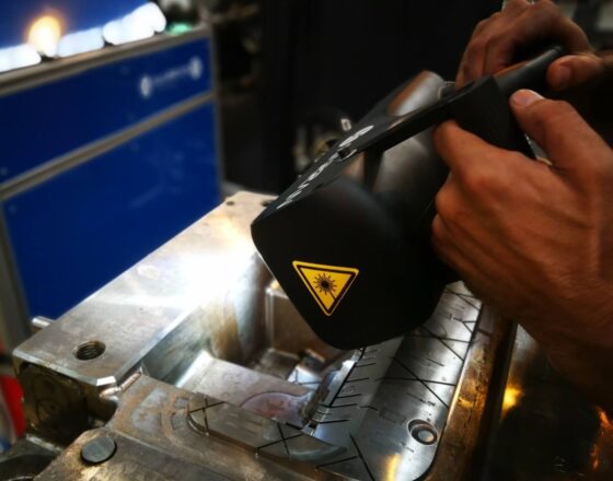 Laserové čištění forem