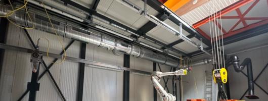 6kW vláknový lasere vybavený dvěma optickými výstupy