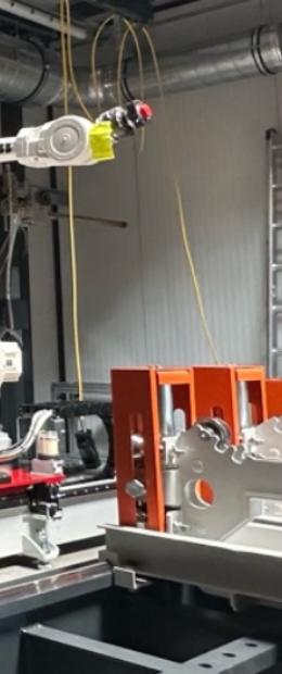 vysoce výkonné laserové řešení se dvěma optickými výstupy a speciálními navařovacími hlavami