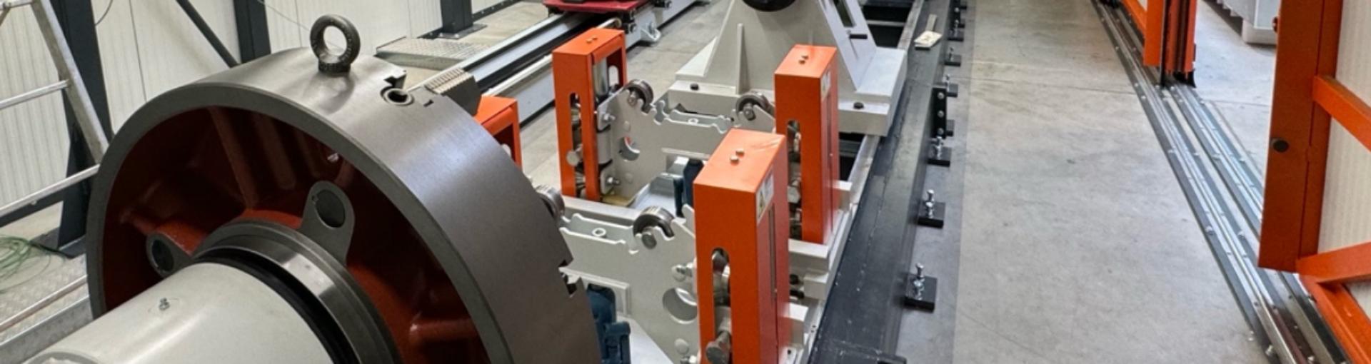 vysoce výkonné laserové řešení se dvěma optickými výstupy a speciálními navařovacími hlavami