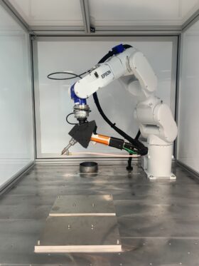 automatizovaná laserová svařovací buňka